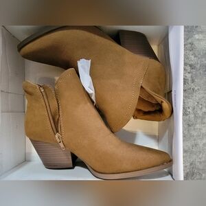 Qupid Tan Ankle Booties with Block Heel and Side Zipper